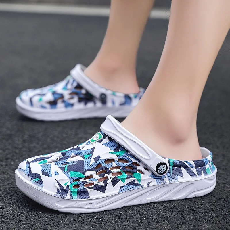 Men Sandals Outdoor Summer Beach Slippers Soft Bottom Hollow Garden Clogs Shoes Big Size Sports Slippers