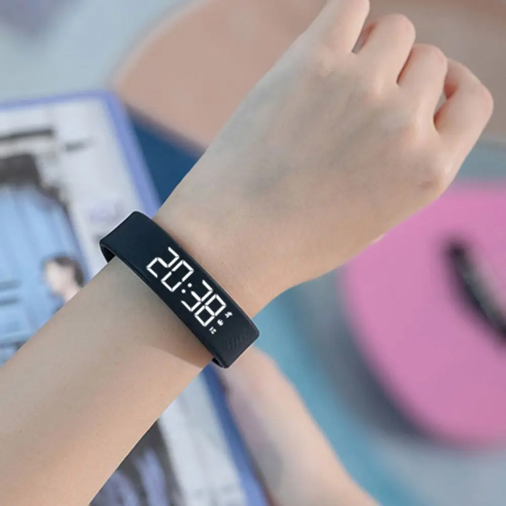 LED 디지털 알람 시계, 조절 가능 방수 알람 팔찌, 스누즈 기능, 걸음 수 측정 기능, 진동 알람 포함