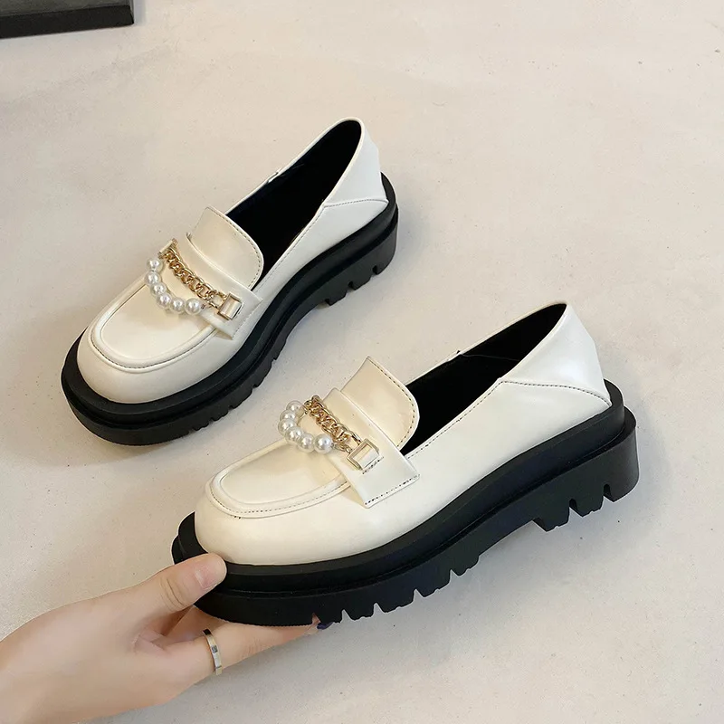 

Leather Shoes Women 2023 Spring New Chain Muffin Loafer Ladies Non Slip Mid Heel Thick Sole Metal Buckle Shallow Mouth Sneakers