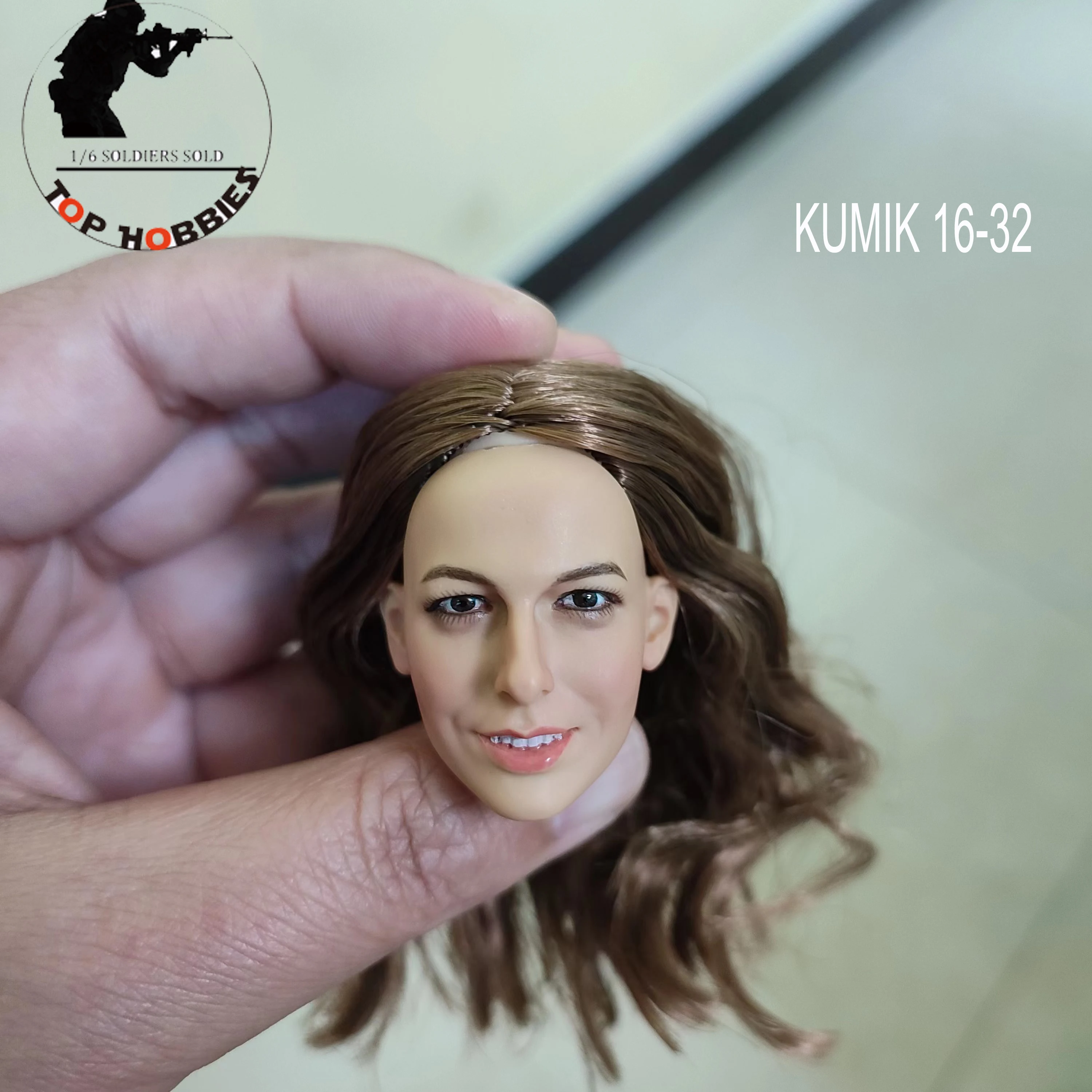 

Экшн-фигурка 1:6 Scal, аксессуары 1/6, женская голова, лепка KM 16-32 E и прямые коричневые волосы со звездой для фигурки тела CY JODOLL 12 дюймов