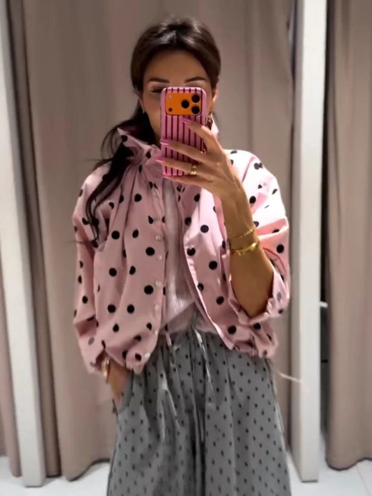 รูปสินค้า เสื้อแจ็คเก็ตผู้หญิงลายจุดสีชมพู แฟชั่นคอสูง ตัดเย็บเรียบหรู