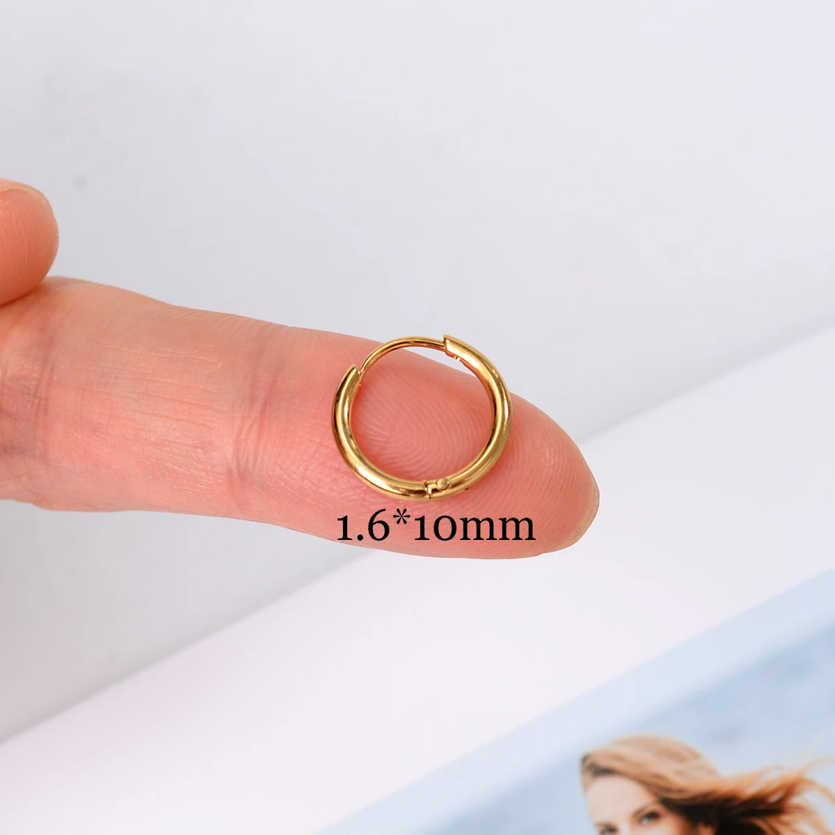 Single Minimal Gold Color Tiny Cartilage Hoop Earrings Glossy Earring Piercing Accessory Trendy Small Huggie Women Hoops For Men