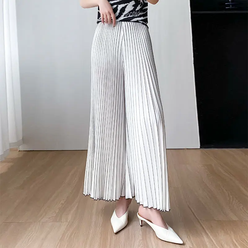 Comfortable, fashionable, casual, high-end, simple, loose, wide leg skirt pants for women summer 2025, new pleated design