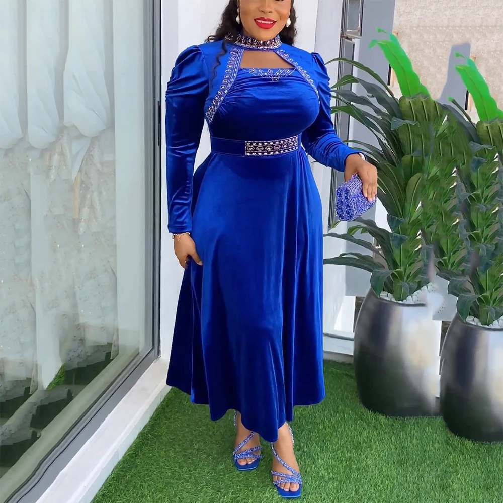 

Женское платье с круглым вырезом, длинным рукавом и бриллиантами