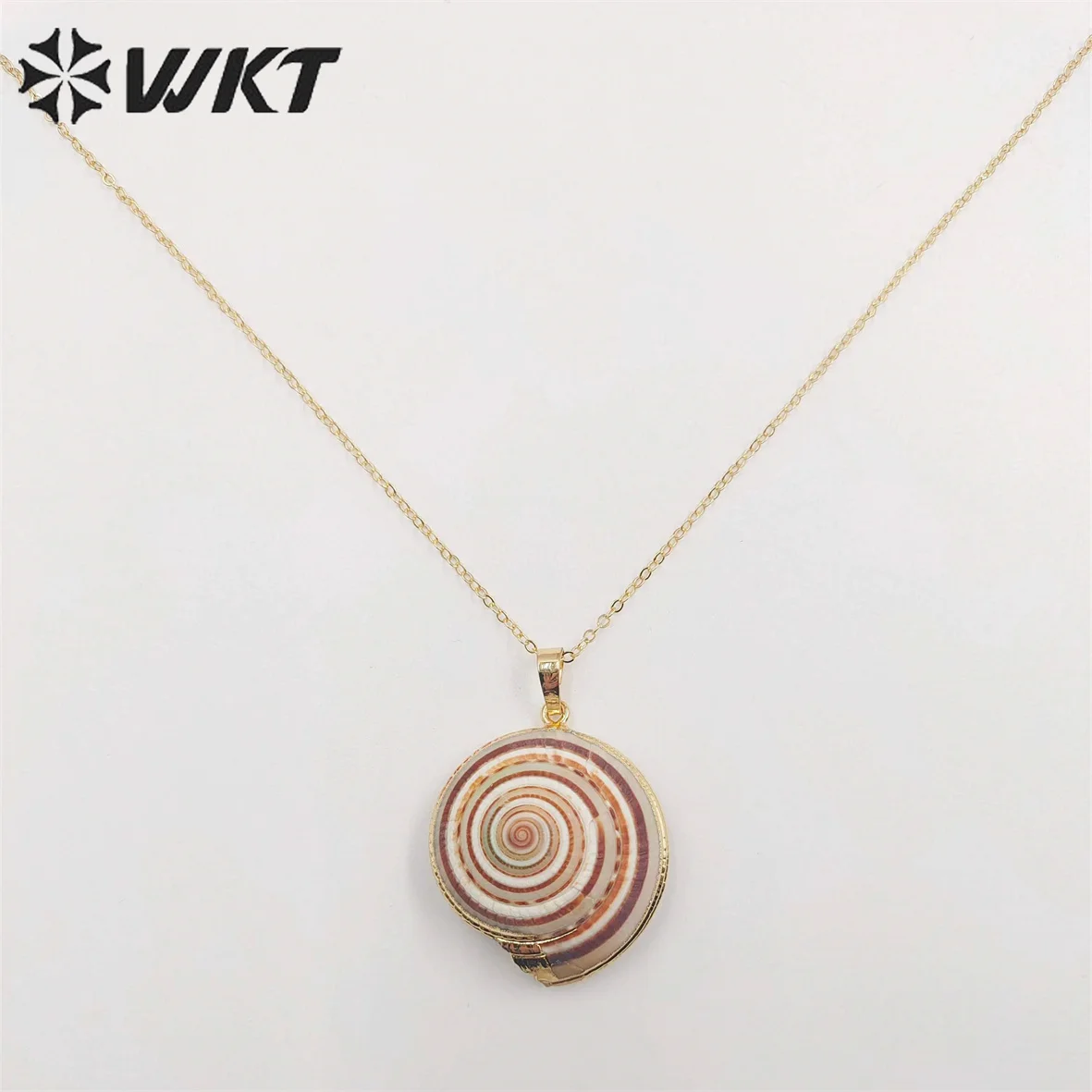 

WT-N345 Hot Sale Sea Shell Necklace Snail Shape Pendant With Gold Trim Natural Wild Coast Shell Bohemia Gift For Women