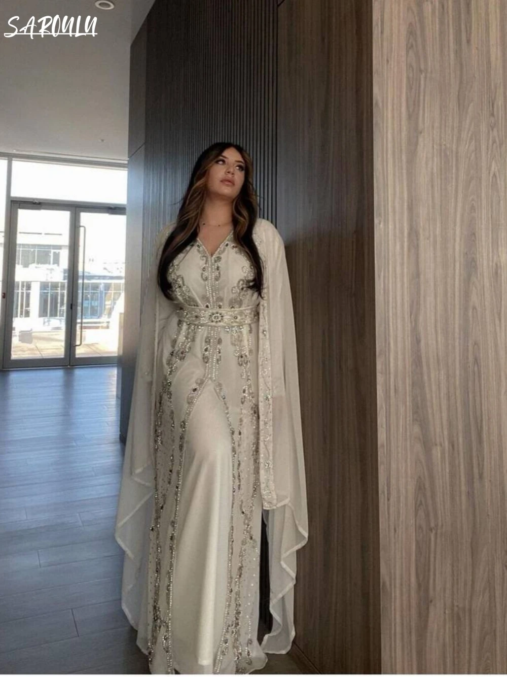 Женское платье-трапеция с длинным рукавом