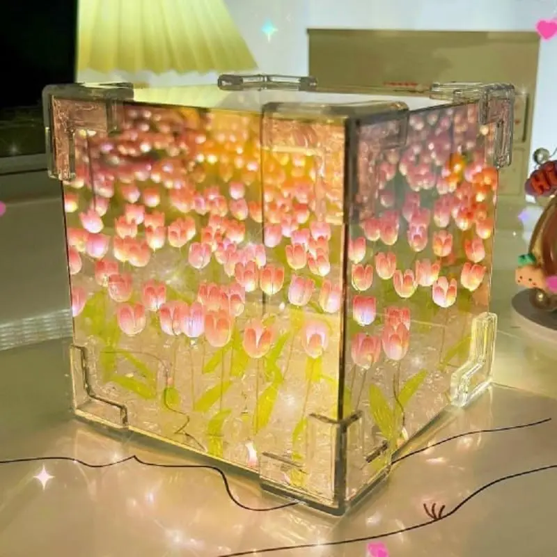 Tulip-cube Mirror Lamp