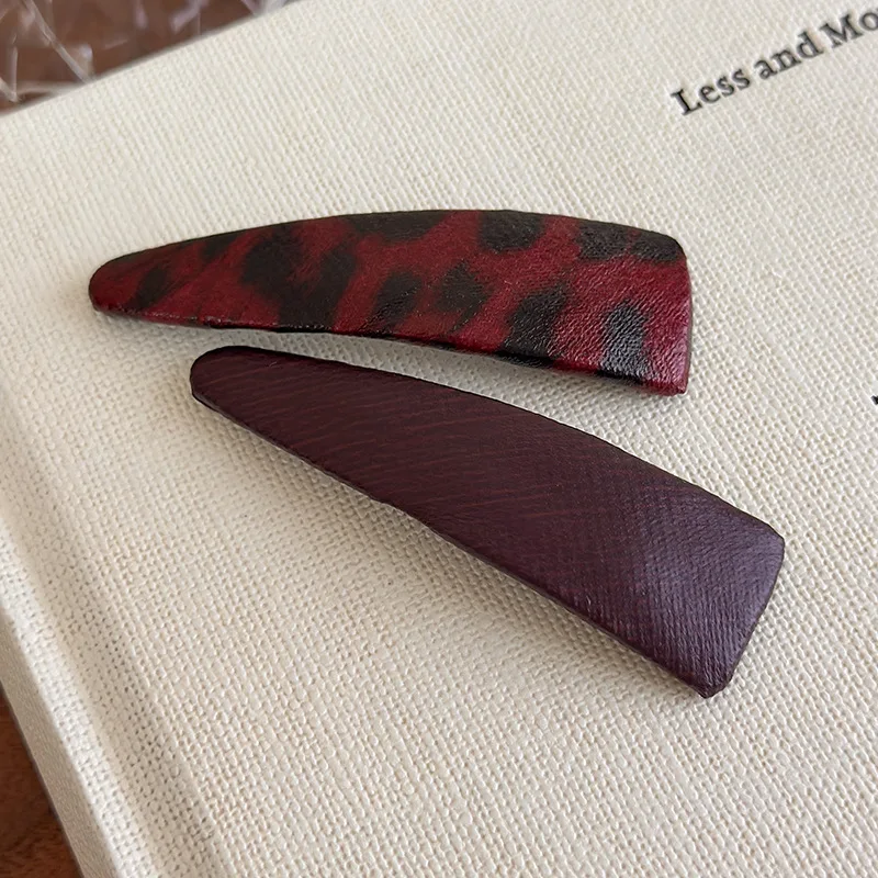 Neue Dreieck-BB-Clip aus Leder mit Leopardenmuster, Retro-Haarspange im Instagram-Stil, Premium-Seitenclip für Pony und Babyhaar – Detail 15