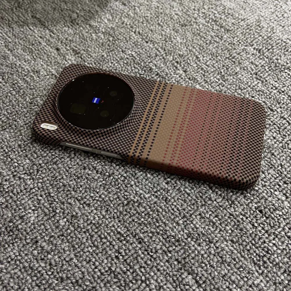 Ultra Slim Carbon Fiber Pattern Magnetic Phone Case with Wireless Charge Capability
