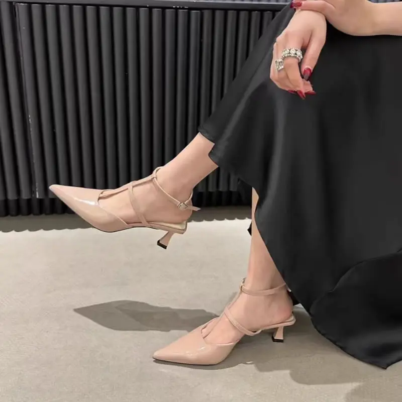 Рисунок 5 - Женские босоножки с острым носком