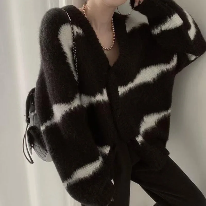 

Striped Sweaters Women Korea V-neck Long Sleeve Knitting Cardigan Loose Jacket Outfits Blusa Feminina Tops Mujer