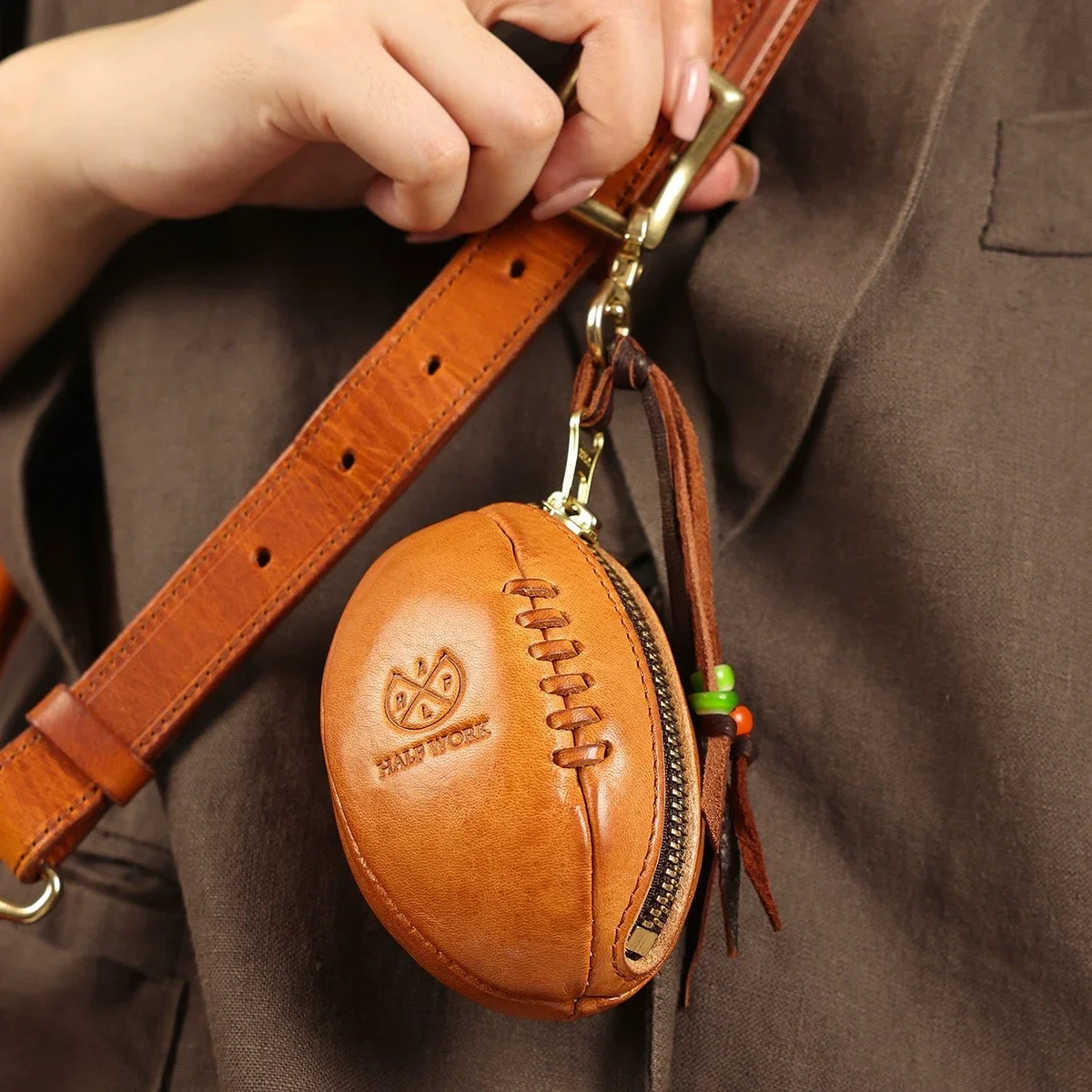 

2024 Head Cowhide Vintage Handmade Rugby Bag Genuine Leather Lock Key Bag Earphone Bag