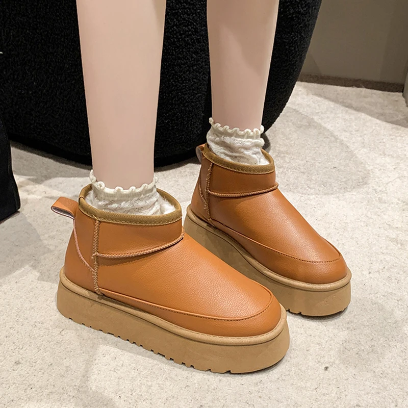 

Женские ботильоны на плоской платформе, зимние модные теплые ботинки на меху, повседневная обувь из искусственной кожи, для прогулок, женская короткая плюшевая обувь, новинка 2024