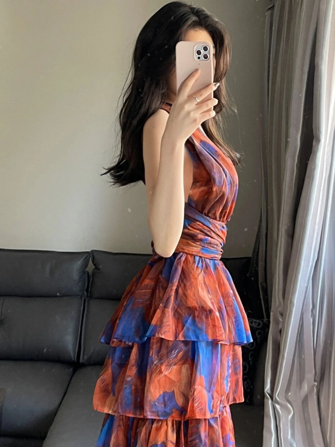 فستان طبقات ملون بتصميم أنثوي ناعم