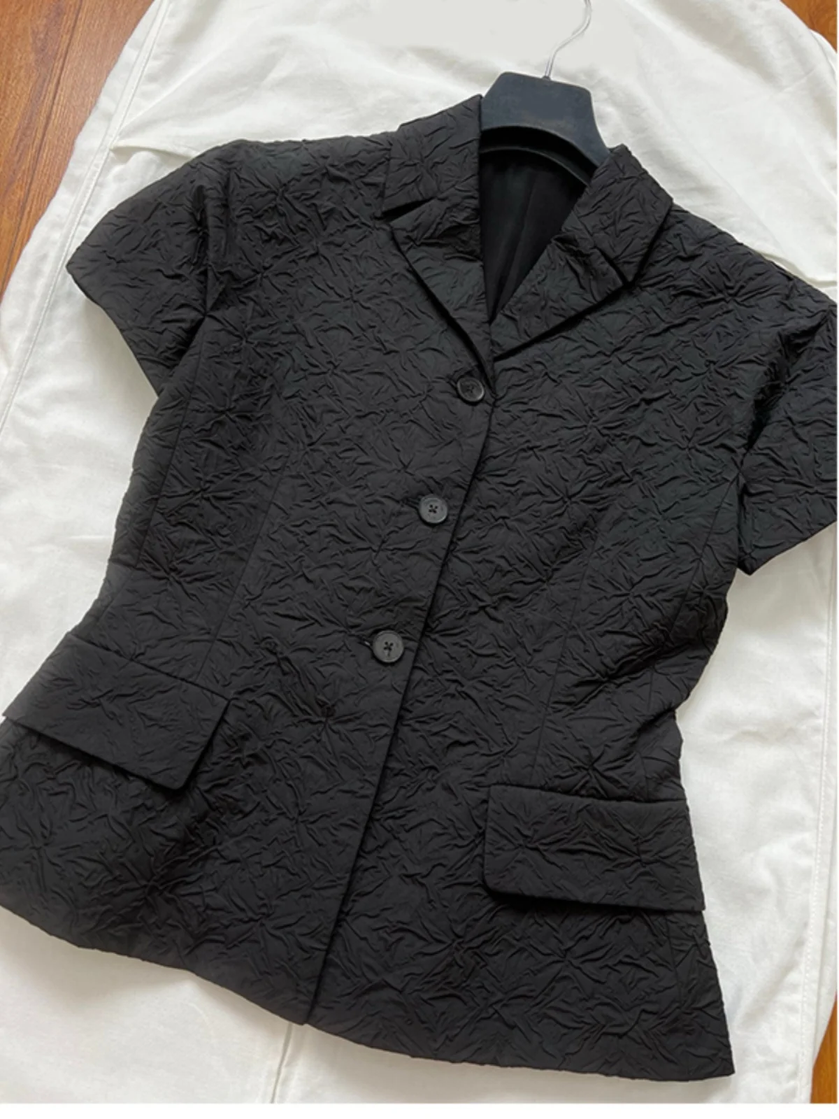 French Style Slim Waist Suit Coat Office Ladies 2024 Spring and Summer New Short Sleeve Slimming Pleated Suit Jacket for Women