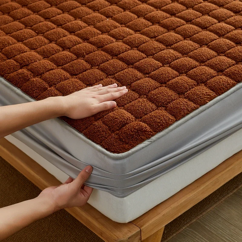 

Thick Lambs Velvet Quilted Mattress Cover Breathable Soft Plush Bed Fitted Cover with Elastic Band Not Included Pillowcase