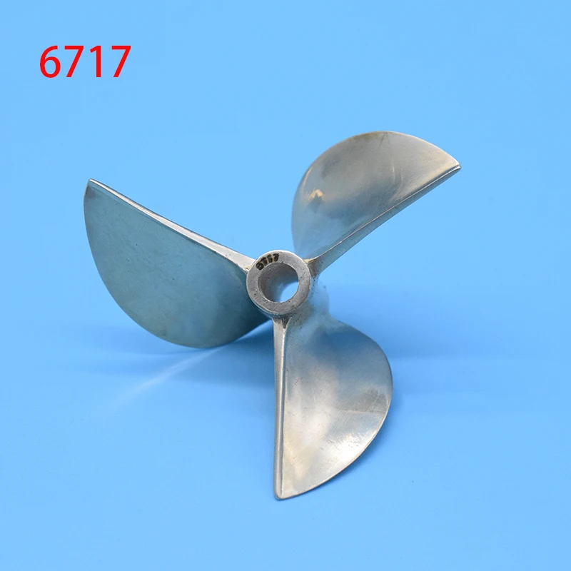 Hélice de bateau RC en cuivre à 3 pales, 67mm, vue de côté.