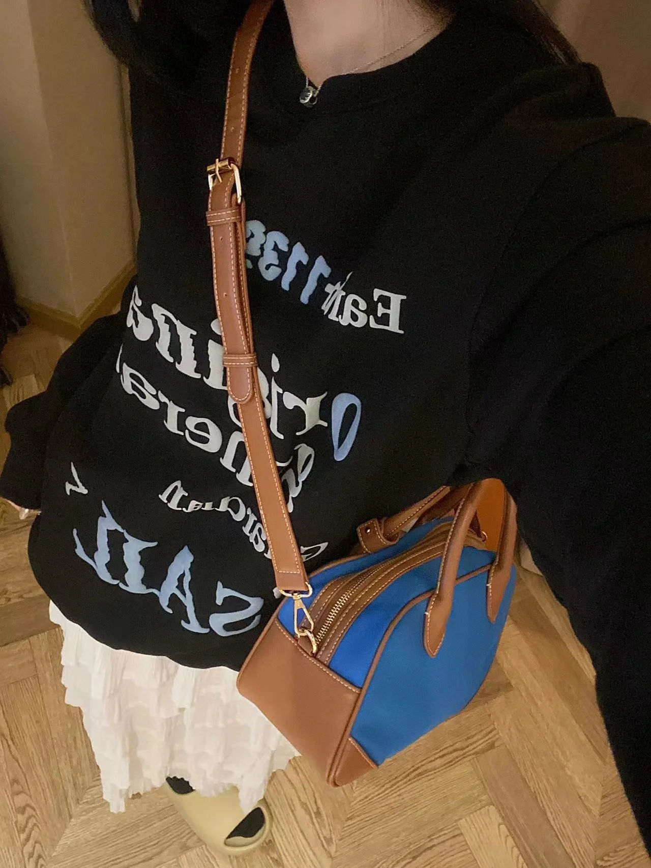 

2023Autumn/Winter New Product NetworkRed Same Style Fashion Contrast Bowling Ball Design Casual One Shoulder Crossbody Bag Women