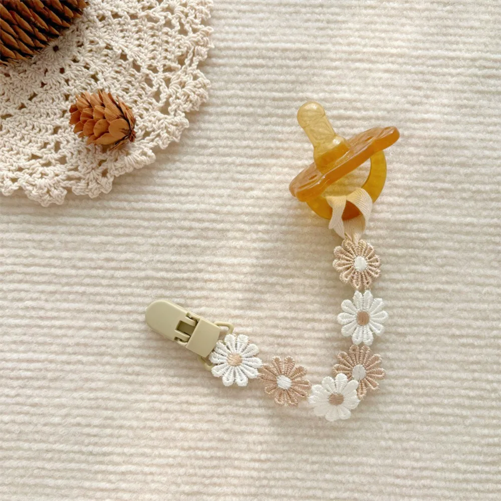 New Little Daisy Pacifier Clips Lightweight Wear-resistant Nipple Bracket Holder Safe Accessories Pacifier Chain Gift