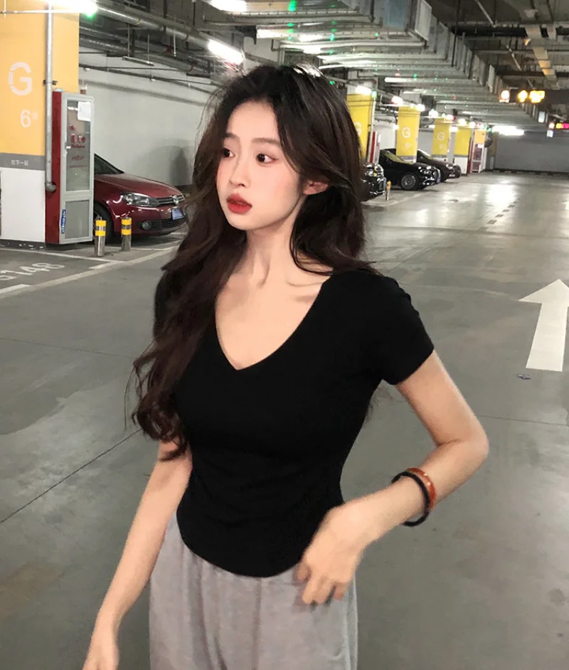 ☆MLB Korea☆ Women's Basic V-Neck Semi-Crop Man to Man NY B Sleeveless - MLB KOREA