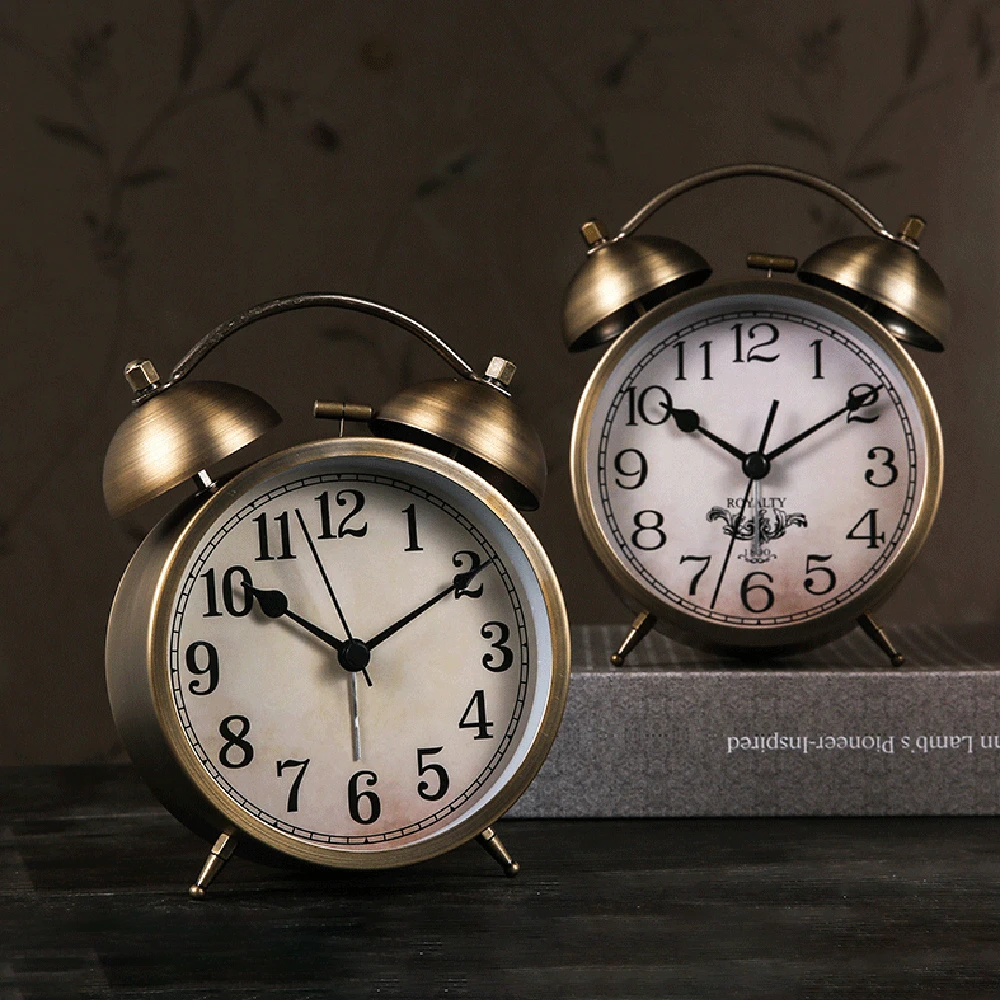 Oldfashioned Table Clock Retro Bedside Metal Alarm Clock Get up Loud