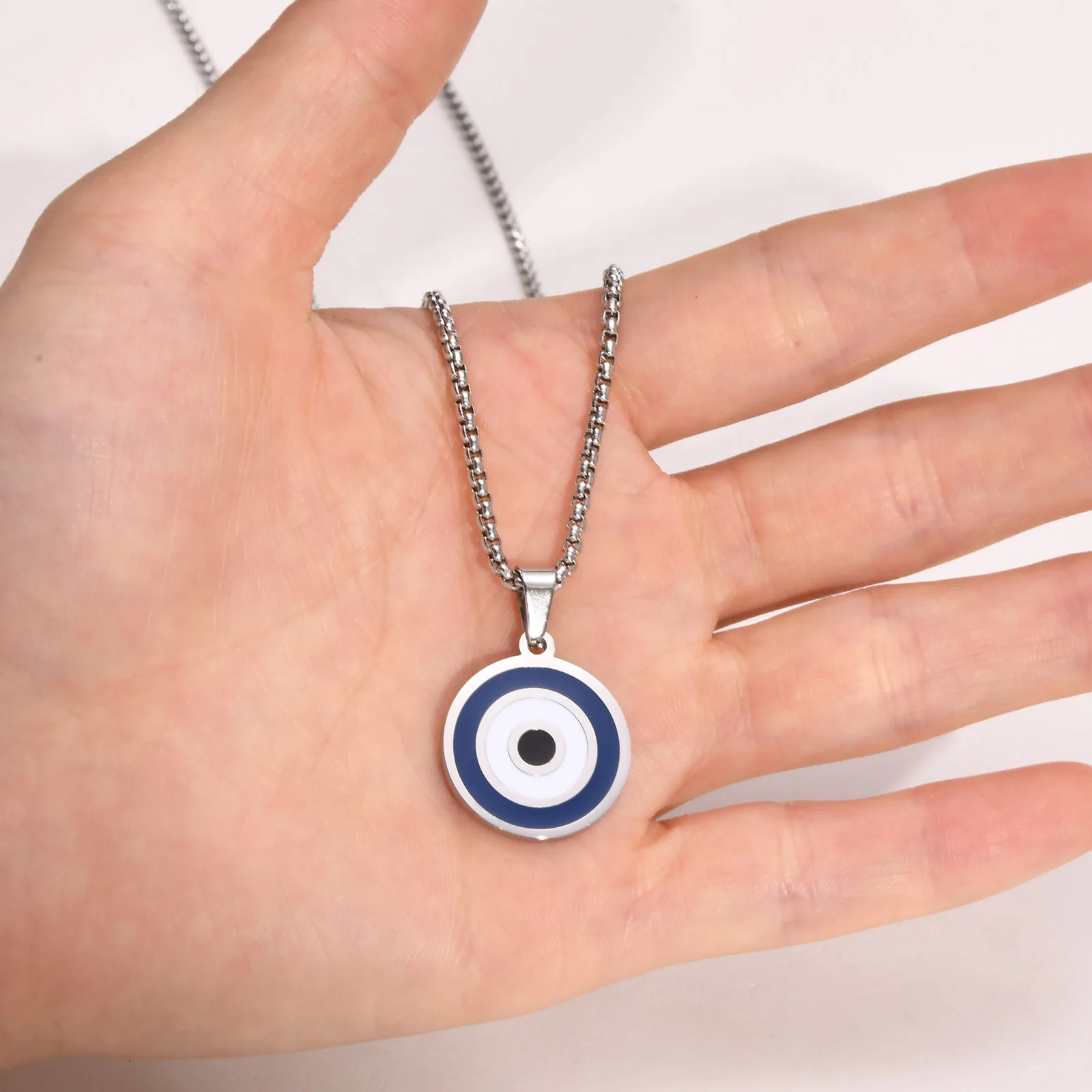 Casual Böse Blue Eye Halsketten für Männer, Edelstahl Runde Anhänger mit  Box Kette, ethnische Türkischen Kragen Geschenke Schmuck