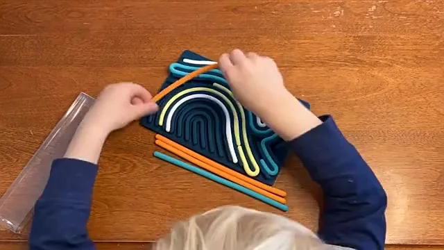 Sensorisch activiteitenbord van siliconen, sensorisch activiteitenbord, Montessori-speelgoed, dubbelzijdig activiteitenbord met 24 snaren en reistas, kalmering, ADHD, autisme, speelgoed voor kinderen