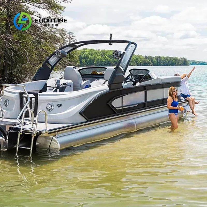 Bateau télécommandé customisé avec coque colorée naviguant sur l'eau, idéal pour acheter en gros.
