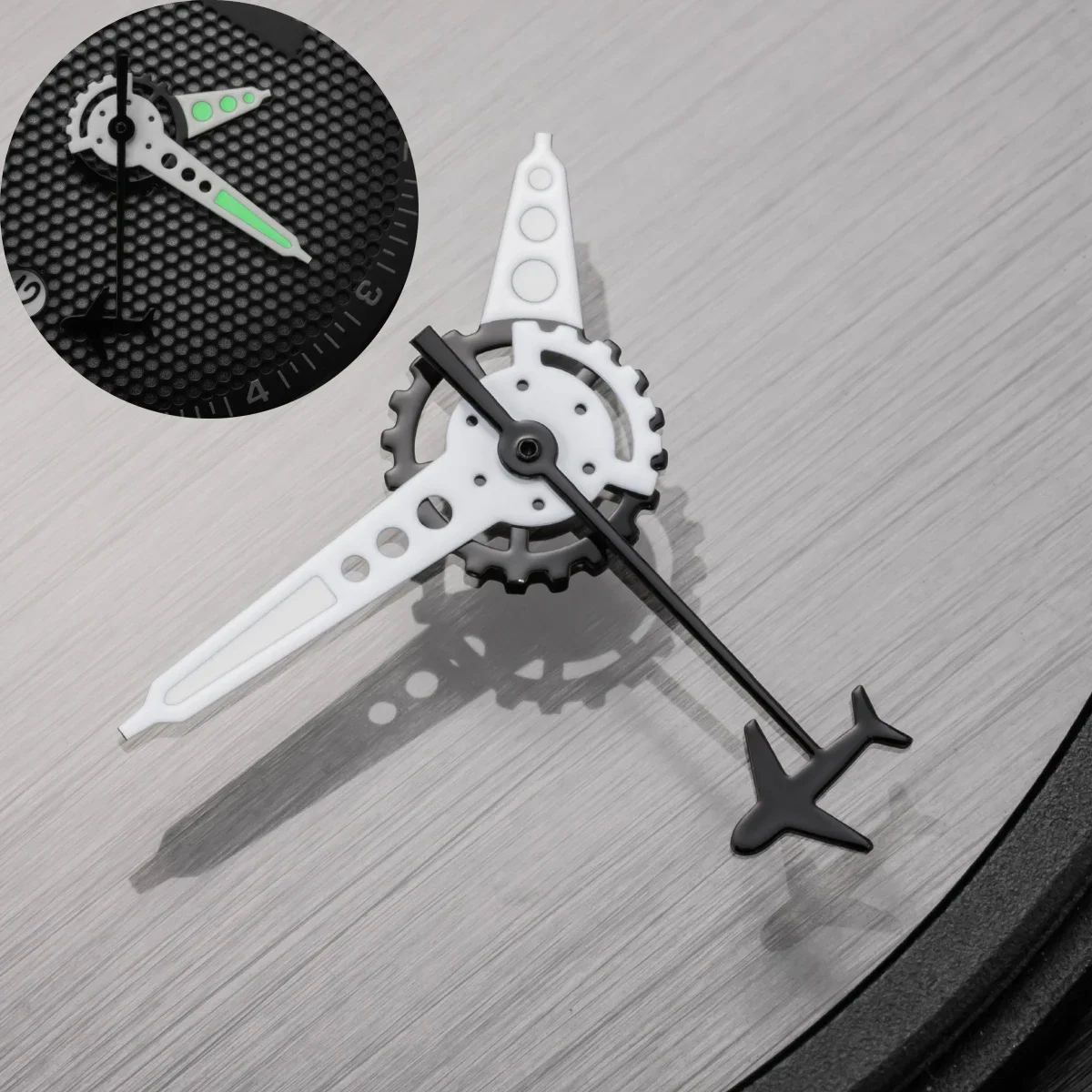 Gear-Shaped Green Luminous Watch Hands with Aircraft Second Hand