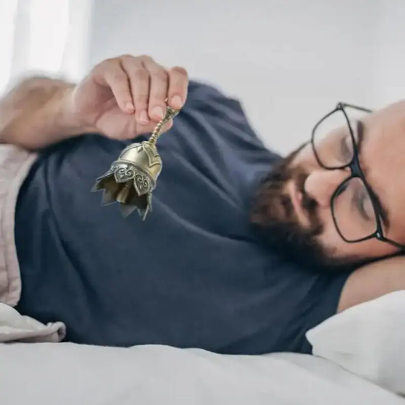 Fashion Clear Sound Hand Bell Bronze Metal Retro Loud Church Bell Golden Dinner Bell For Restaurant Bar Decor Supplies