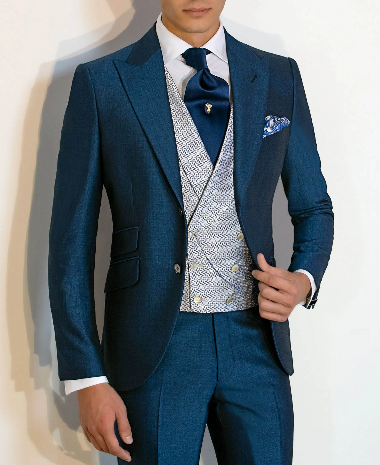 

Blue Peak Lapel One-Button Groom Suit Modern Fitted Bespoke Tuxedos For Men High Quality 2-Piece Jacket+Pants Trajes De Hombre