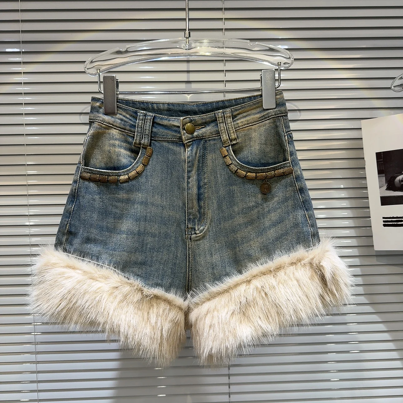 23FW Metal pocket large fur hem spicy girl retro denim shorts
