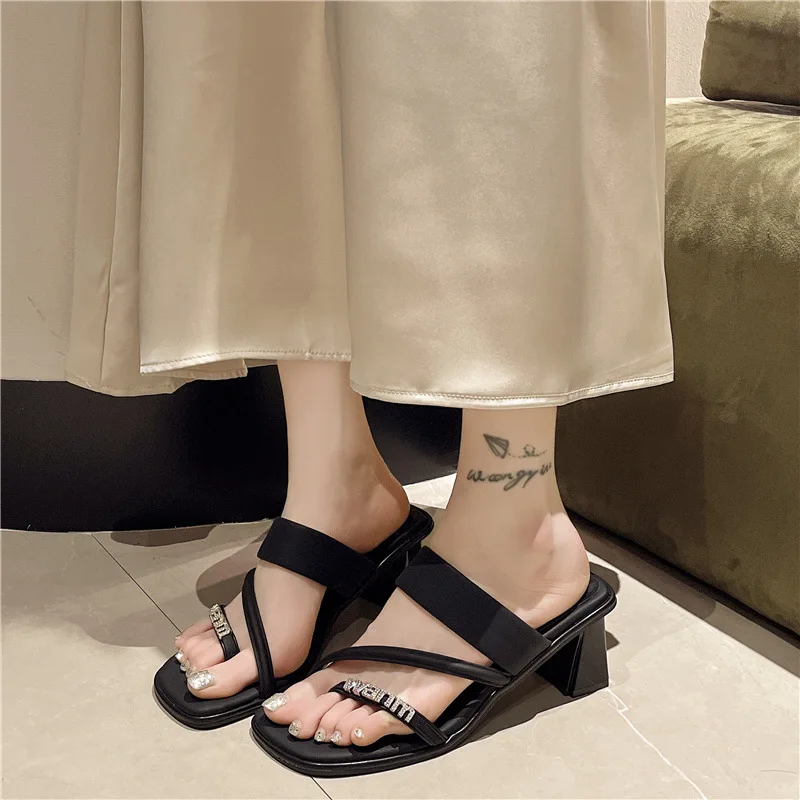 

Шлепанцы женские резиновые, Сланцы на низком каблуке, роскошные мягкие, высокие, из искусственной кожи, в римском стиле, повседневная обувь, 2024