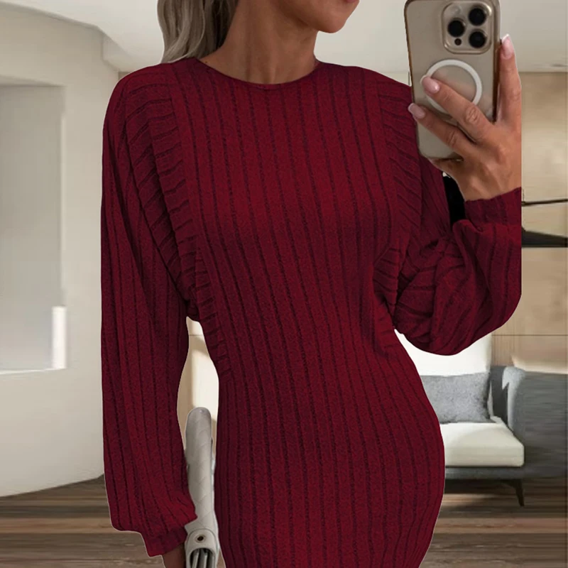 

Женское трикотажное платье-пуловер в рубчик, с круглым вырезом