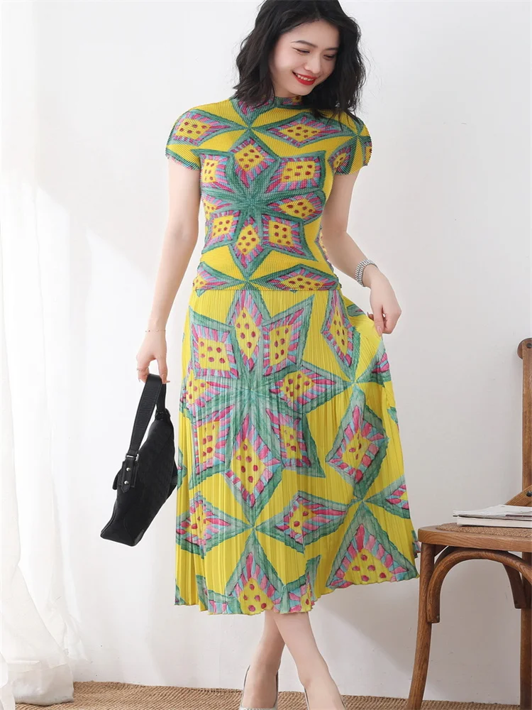 

Miyake Style Doufu Pleated Two-Piece Set Women 2023 Summer Fashion Printed Corn Top+ Skirt Elegant Skirt Set 20 Design and Color