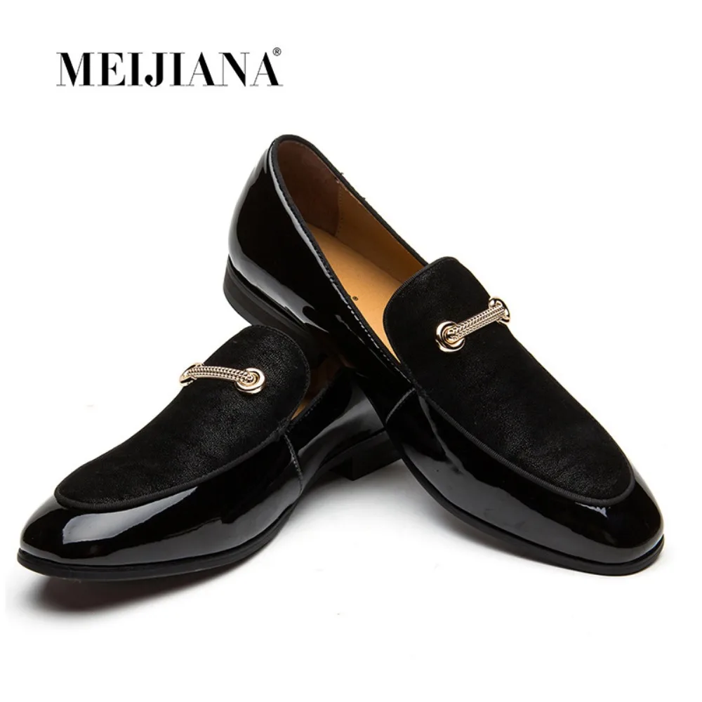 

2023 New Men Casual Shoes Fashion Metal chain Patent leather Casual Slip on Formal Loafers Men Moccasins Flat Male Driving Shoes
