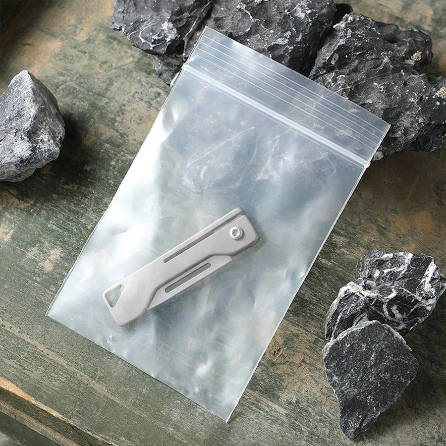 Titanium alloy Outdoor Utility Knife Mini Folding Knife Portable Pocket for Express Delivery Box Opening Tool