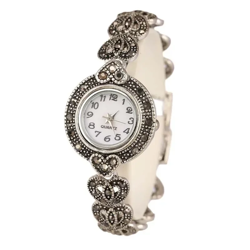 

Женские кварцевые часы с браслетом в виде сердца, серебряные часы с кристаллами, винтажные наручные часы в богемном стиле, 2024