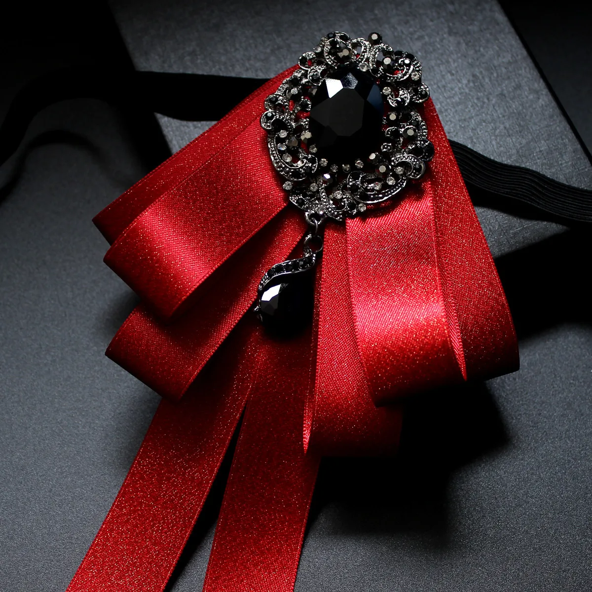 Рисунок 3 - Мужские стильные деловые костюмы