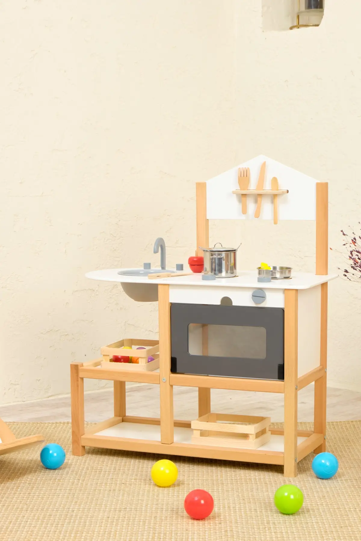 https://ae01.alicdn.com/kf/Se57708fba8724a3c9a4c1cc31831dec6E/Wooden-Educational-Toy-Kitchen-Montessori-Gamba-Kitchen-Set.jpg