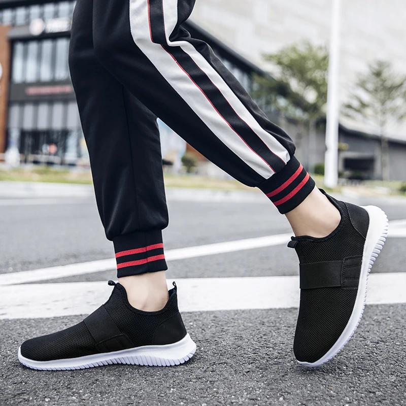 High Quality Man's Sneakers Men's Sports Shoes Shock Absorbing Lightweight Running Shoes New Summer Breathable Casual Shoes Male