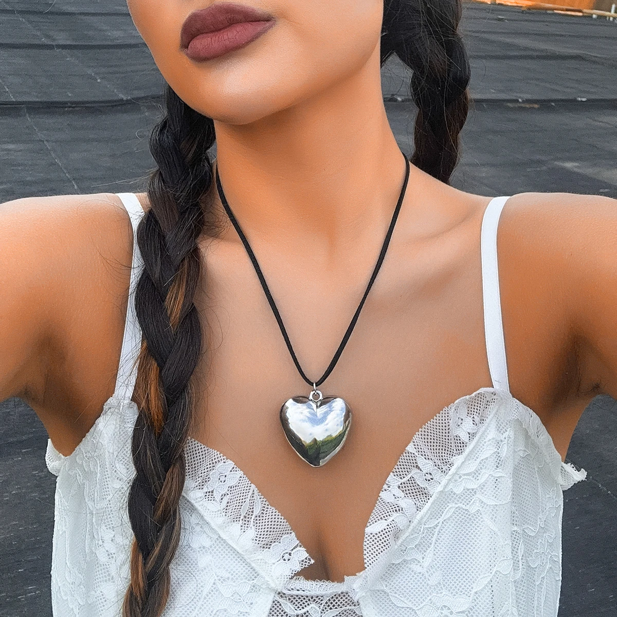 Elegante collana con ciondolo a forma di cuore trasparente da