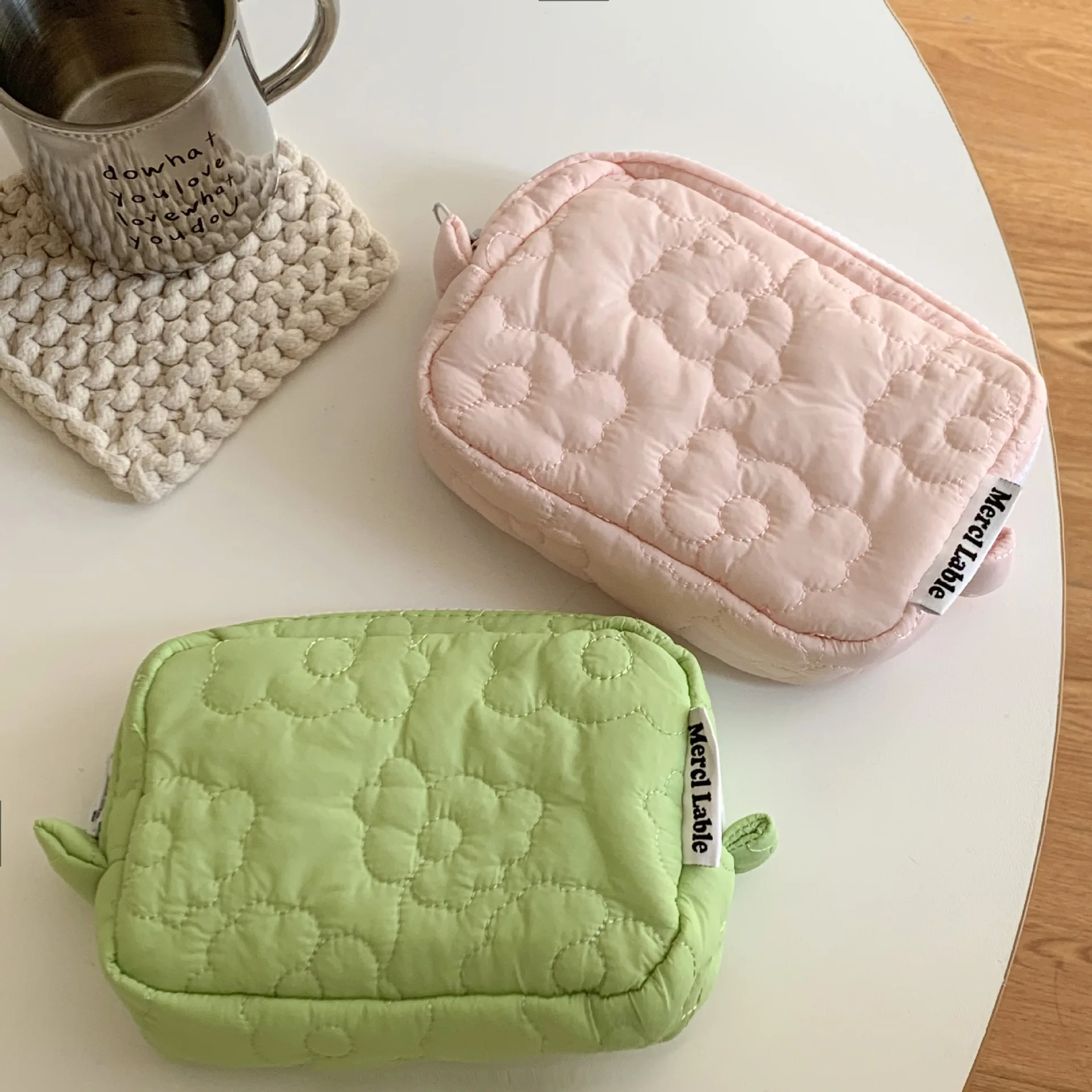 Cute Cosmetic Storage Bag Quilted Flowers Design Cosmetic Bag Soft Comfortable Makeup Bag for Lipstick Tissue Jewelry Pouch
