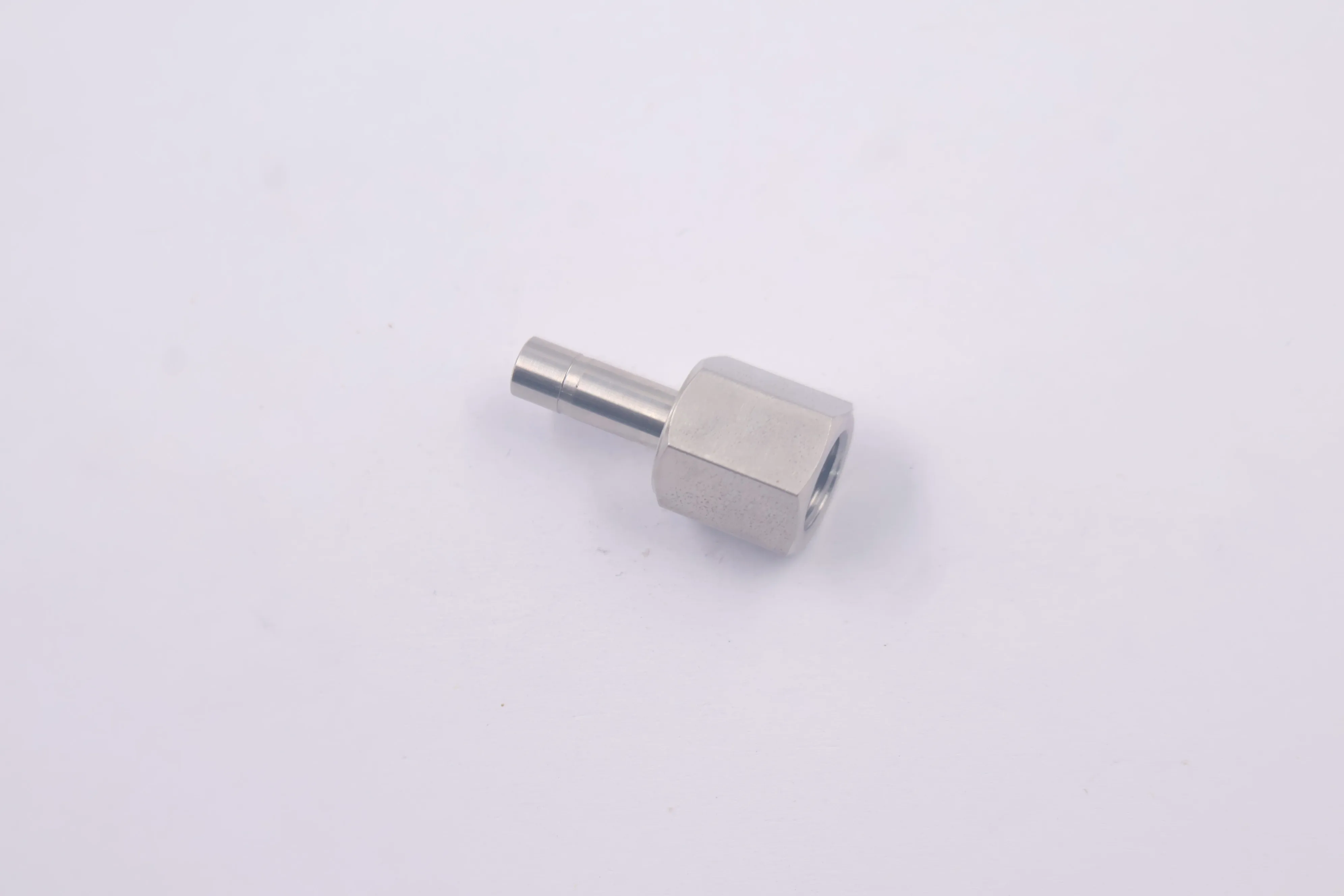 SS-6-MTA-7-4RP, Stainless Steel Tube Fitting, Female Tube Adapter, 6 mm OD x 1/4 in. Female ISO Parallel Thread