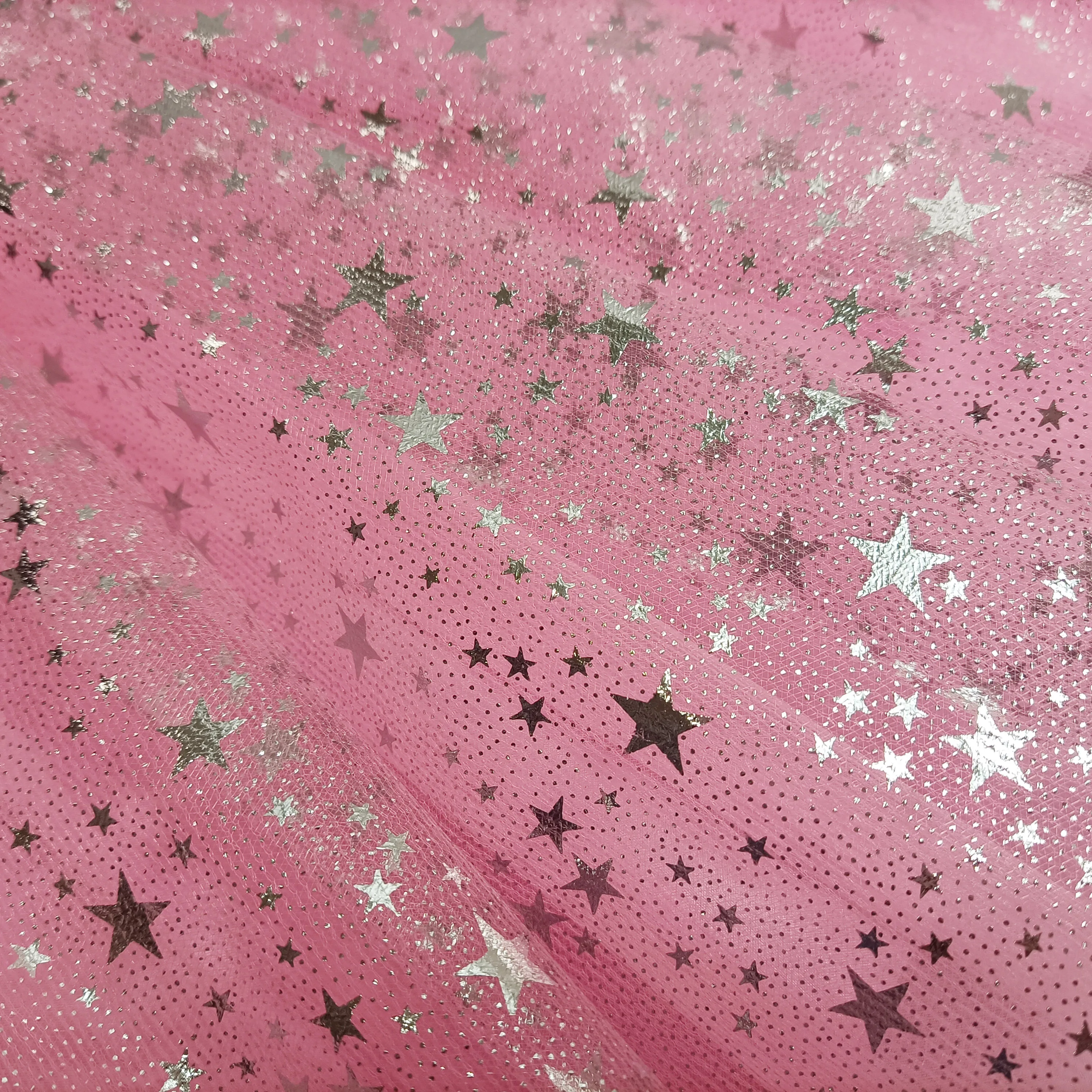 Glitzernde Stern-Pailletten für Erwachsene. Die zierlichen silbernen Stern-Pailletten liegen über den gesamten Tüllrock verteilt, Länge 40 cm, mit Futter. – Detail 13