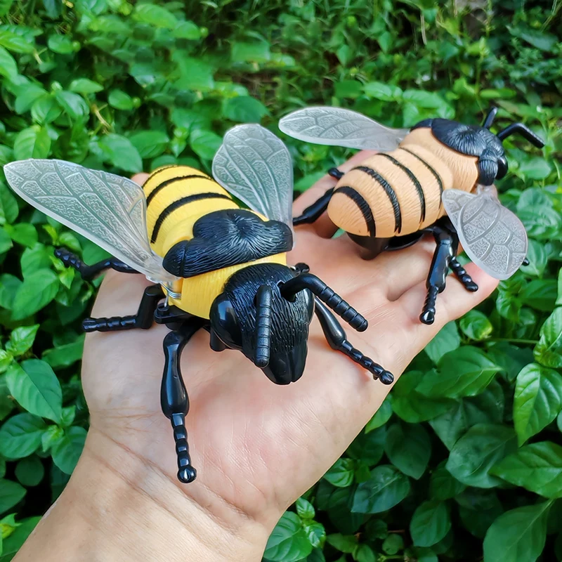 New Funny Realistic Wind-up Simulation Bee Toys Simulation Insect Animal Model Ornaments Children's Toys Holiday Birthday Gift