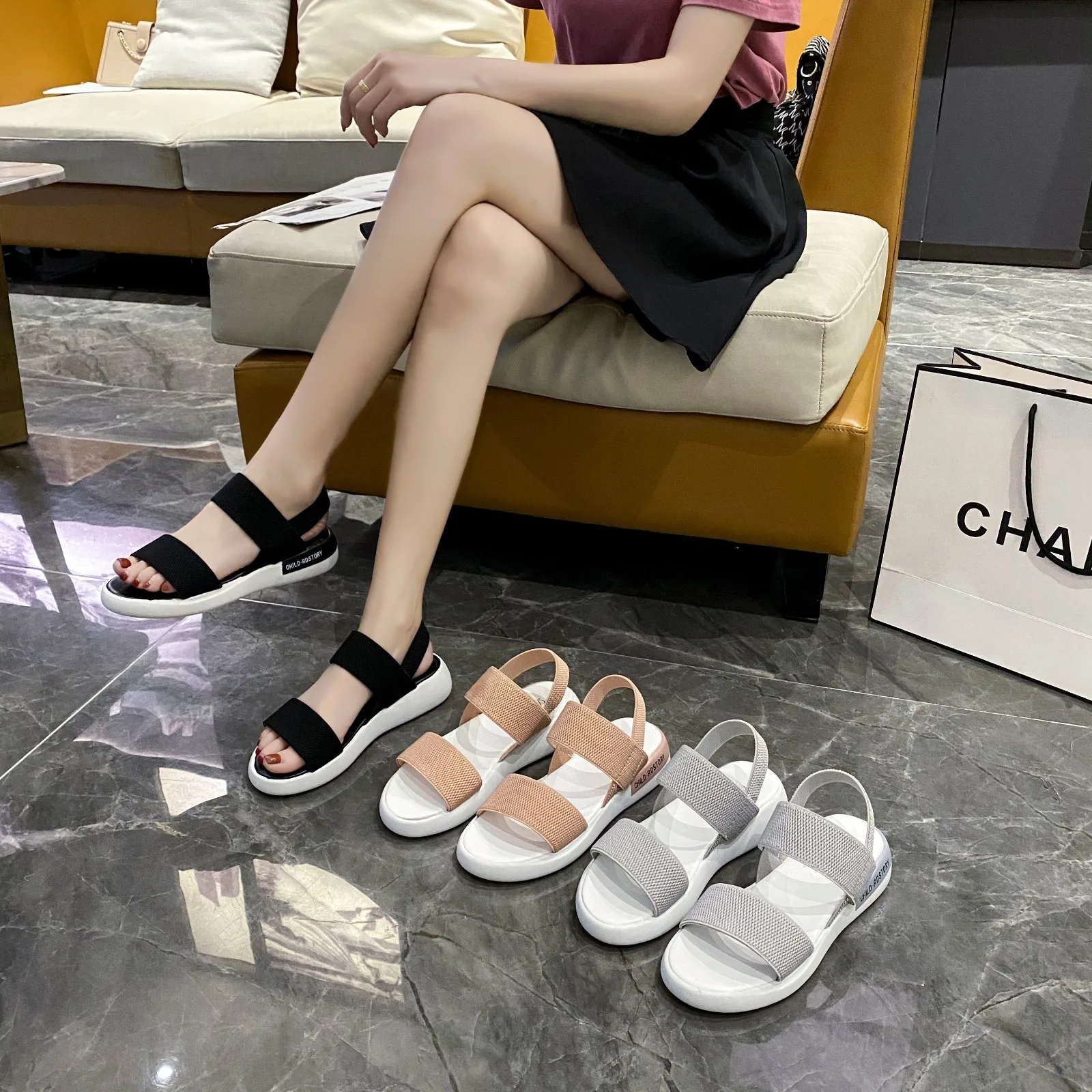 

Сандалии в римском стиле женские, плоская подошва, Прозрачный каблук, гладиаторы, без спорта, удобная черная пляжная обувь для девушек, лето 2024