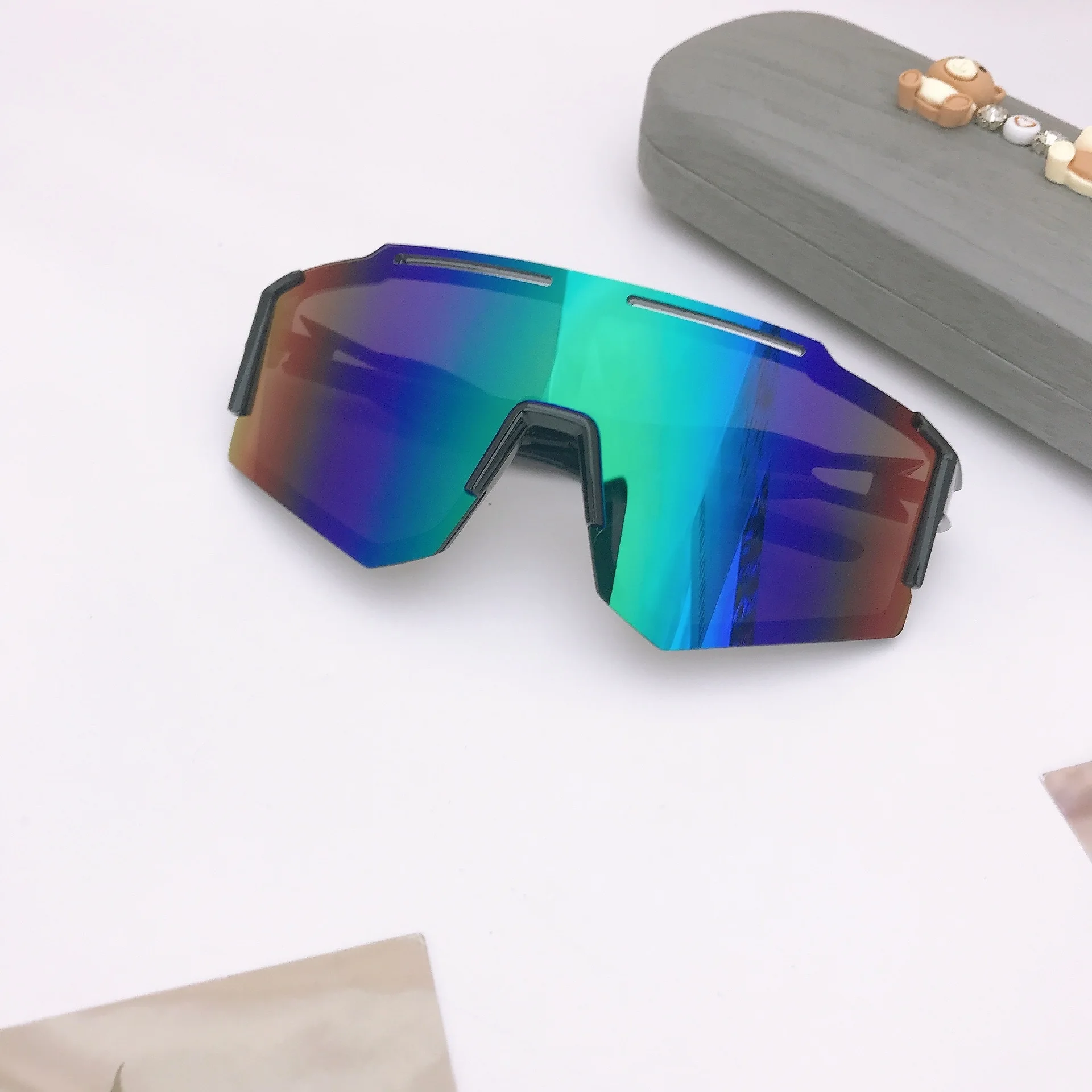 Fashionable New Children's Sunglasses, Outdoor Colorful Cycling Sunglasses For Boys And Girls, One-Piece Sports Glasses