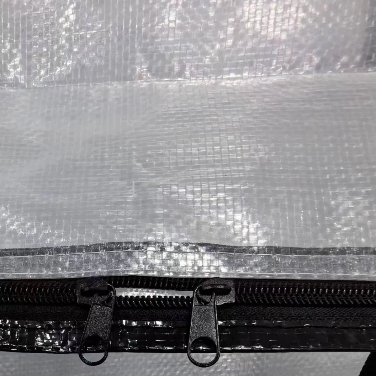 Use The Side Zipper Fully Transparent PP Film-covered Woven Oversized Storage Bag Luggage and Clothing Packing Bag. 5