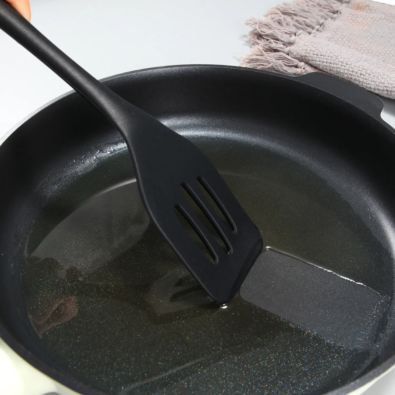 Kitchen Silicone Turners Gadgets Spatula Egg Fish Frying Pan Scoop Fried Shovel Slotted Turners Kitchen Tools Cooking Utensils - 3